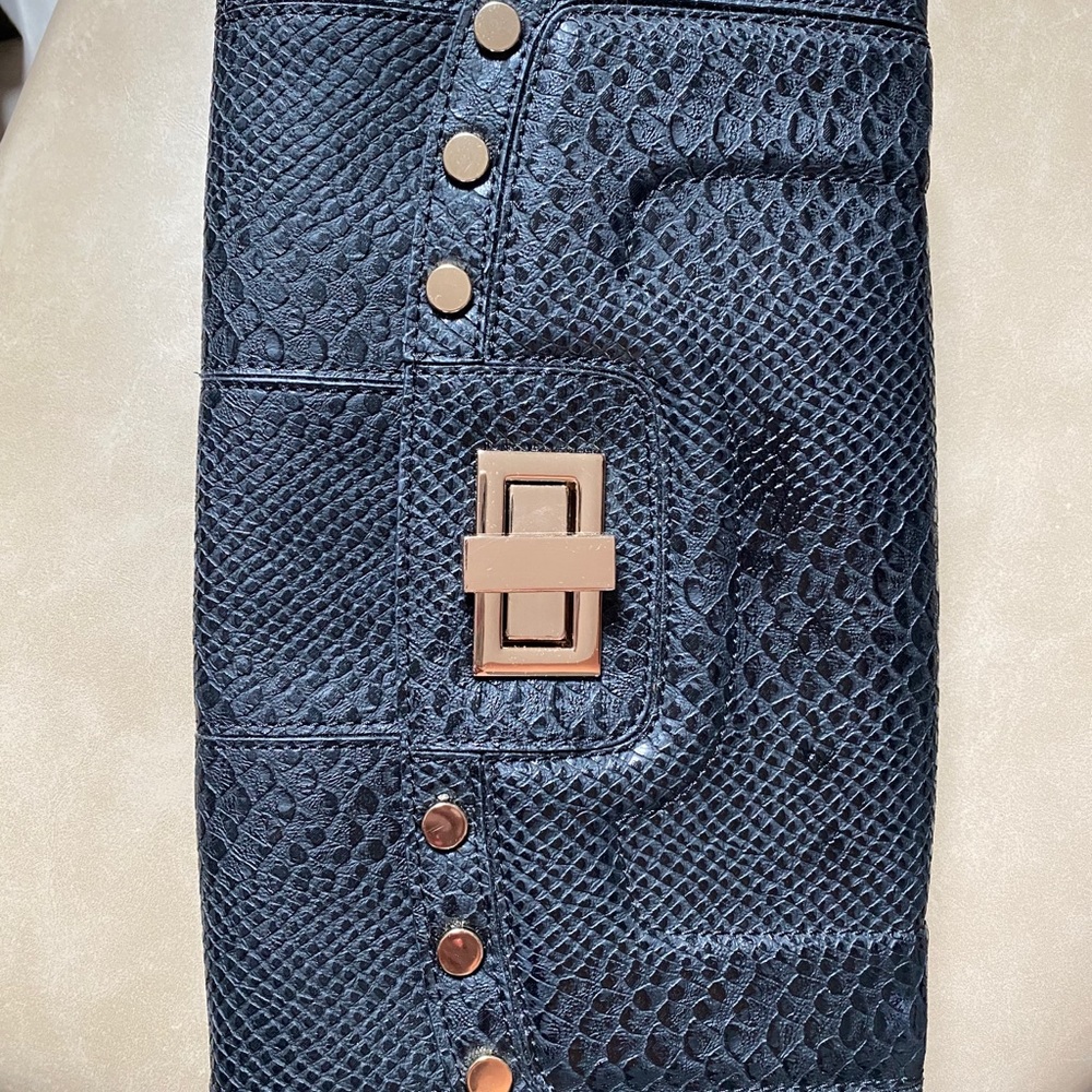 Cache Black Shoulder bag Like New - Picture 5 of 9